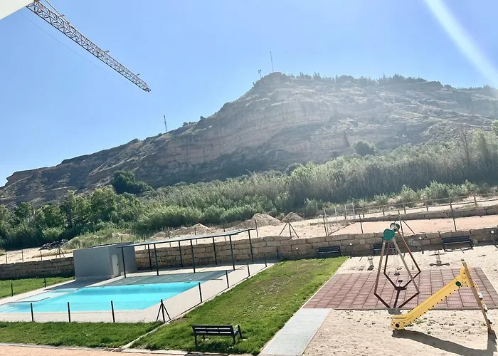 Precioso Apartamento En Monzon Con Terraza, Piscina,Parque Infantil Y Parking