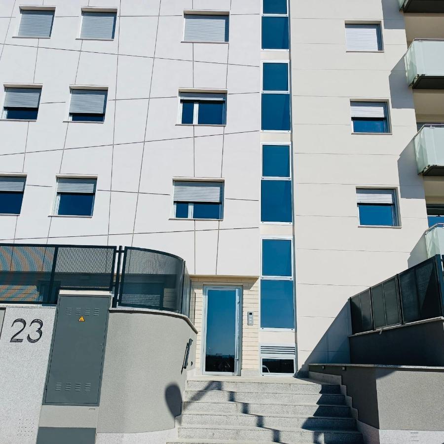 Precioso En Con Terraza, Piscina,parque Infantil Y Parking Monzon